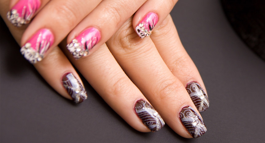 műköröm díszítés